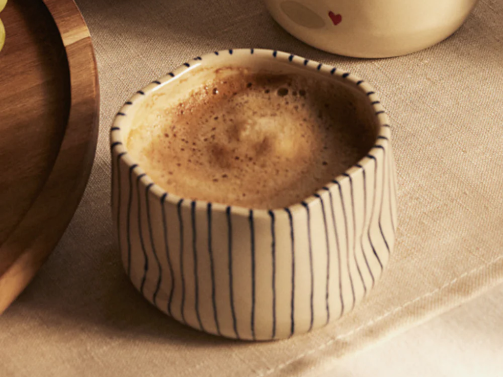 Monokiini Hand Shaped Mugs