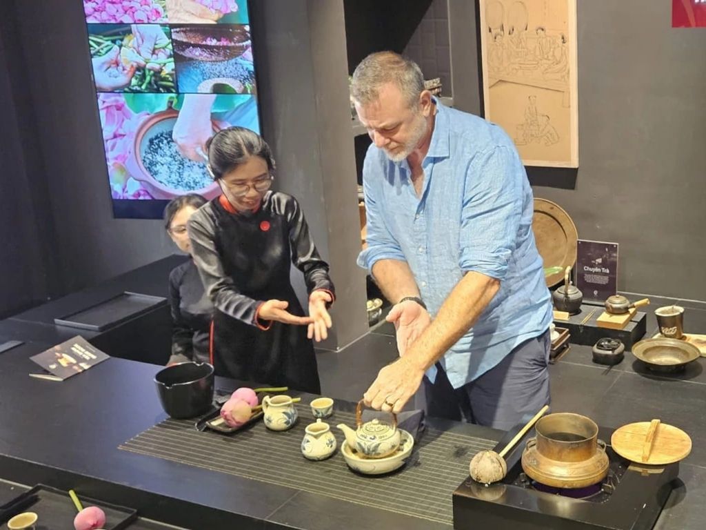 Holland America Line Tea Program